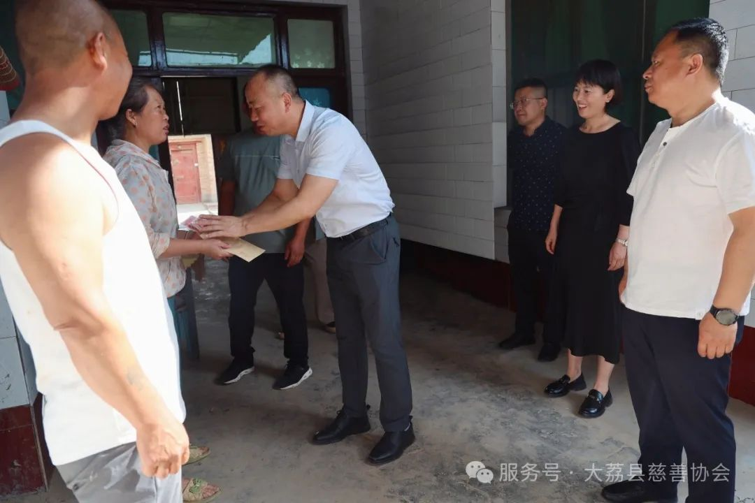情暖五月天 慈善在行动-大荔县慈善协会开展五月份慈善救助活动