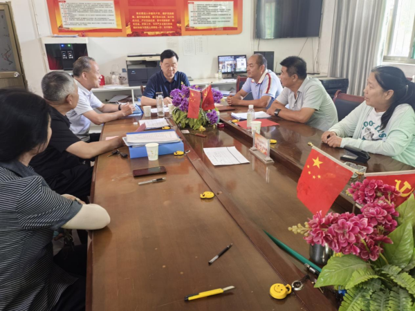 爱心汇聚 温暖弱困