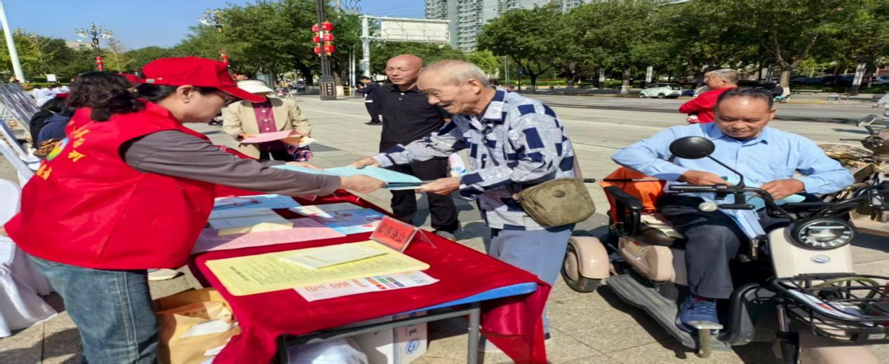 蒲城2025年“9•5中华慈善日”、“陕西慈善周” 主题宣传活动在县中心广场举行