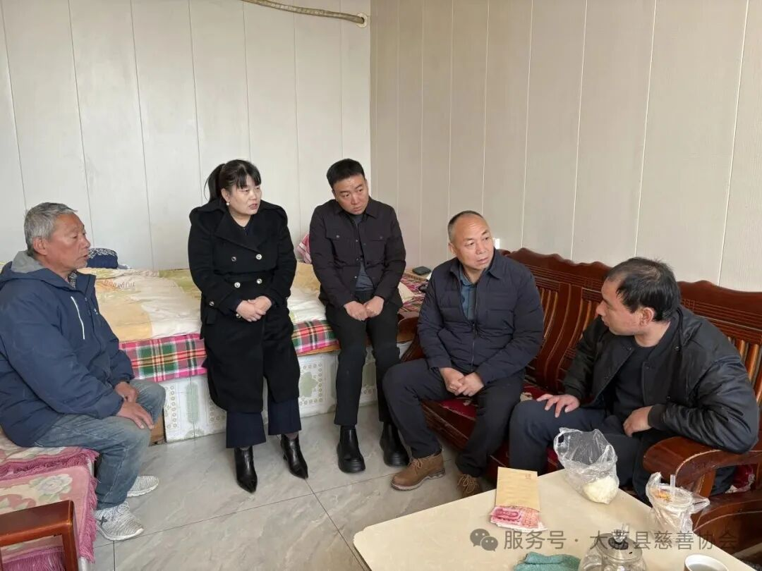 大荔县慈善协会11月救助暖人心 15万余元 情系57名困难群众