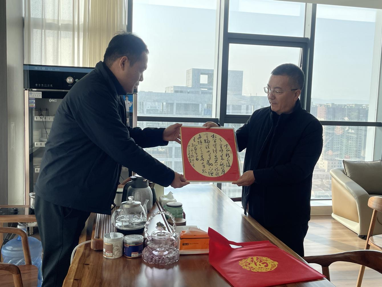 福暖高新  企善同行 渭南高新区慈善协会开展新年走访企业送福活动