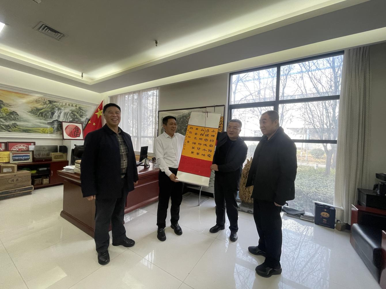 福暖高新  企善同行 渭南高新区慈善协会开展新年走访企业送福活动