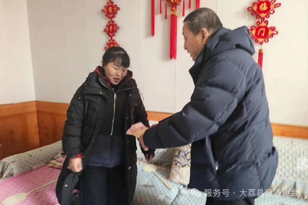 大荔县慈善协会联合县民政局开展“春节献爱心 寒冬送温暖”活动