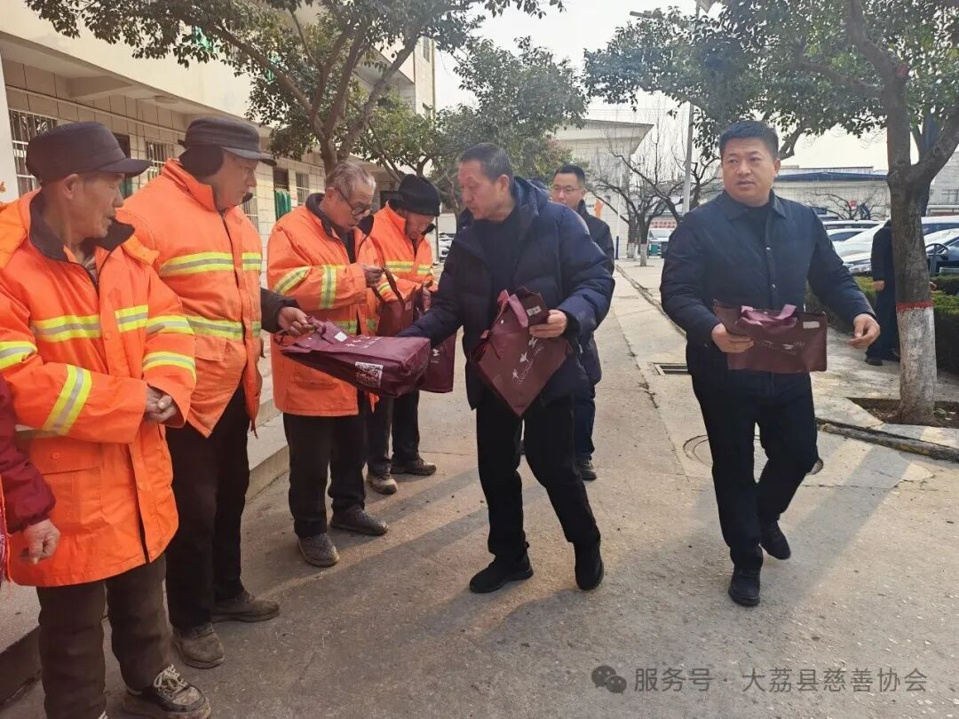 大荔县慈善协会联合县民政局开展“春节献爱心 寒冬送温暖”活动