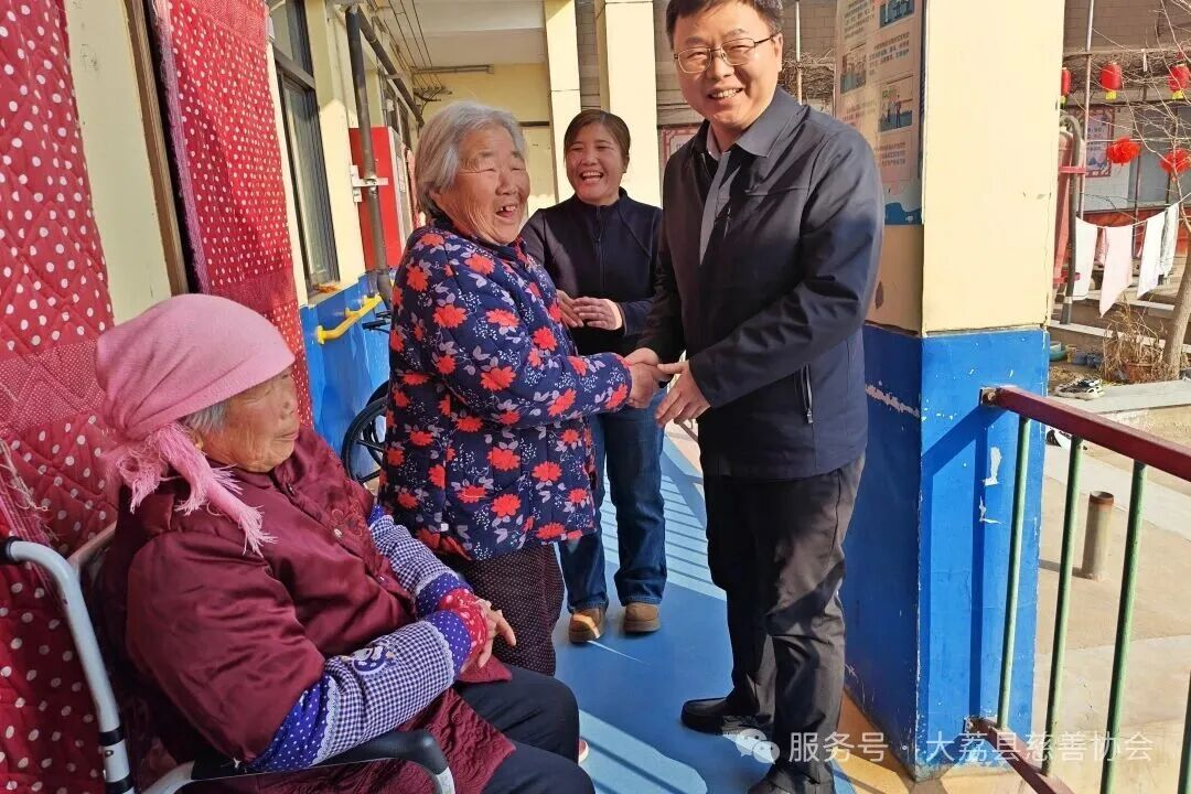 大荔县慈善协会联合县民政局开展“春节献爱心 寒冬送温暖”活动 大荔县慈善协会联合县民政局开展“春节献爱心 寒冬送温暖”活动