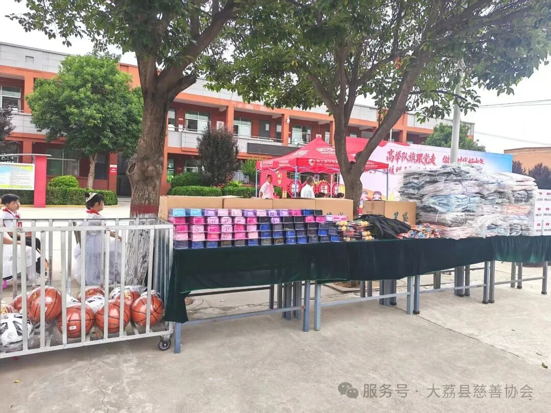 童心筑梦 爱暖明天‖ 大荔县开展“六一”慈善关爱助学活动