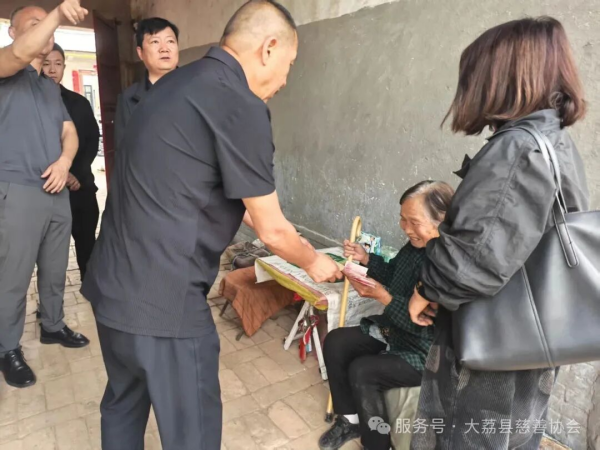 大荔县慈善协会开展五月份慈善救助活动